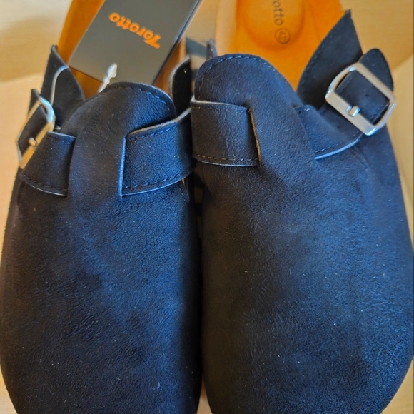 Women's Black Slip-On Shoes - Picture 4 of 4